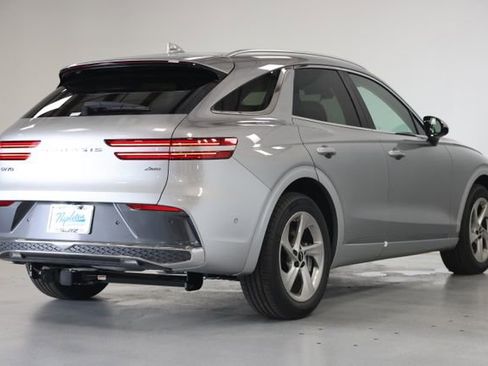 New 2026 Genesis GV70 2.5T Advanced w/ G1 Accessory Package AWD/4WD image 15
