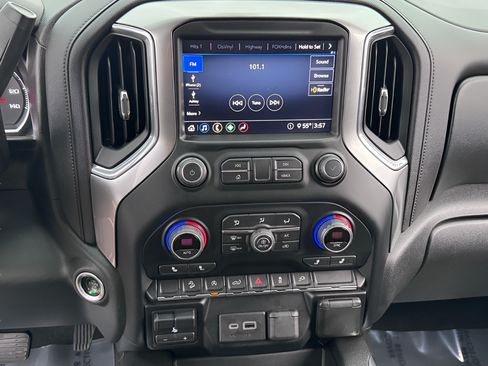 Used 2020 Chevrolet Silverado 1500 LT Trail Boss AWD/4WD image 7