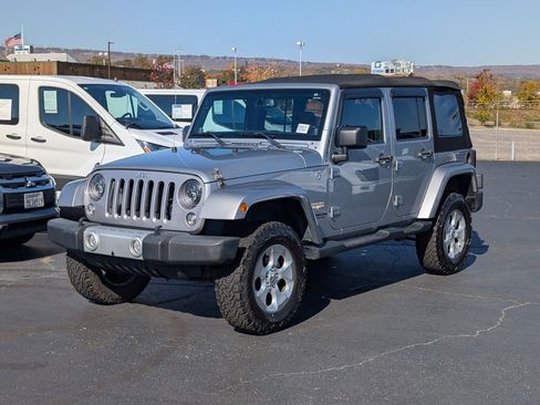 Used 2014 Jeep Wrangler Unlimited Sahara w/ Connectivity Group image 3