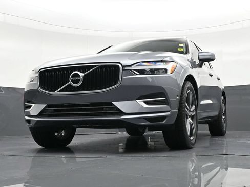Used 2019 Volvo XC60 T8 Momentum w/ Premium Package AWD/4WD image 29
