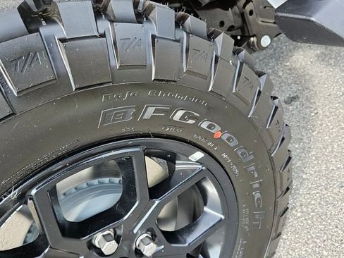 New 2025 Jeep Gladiator Sport image 19