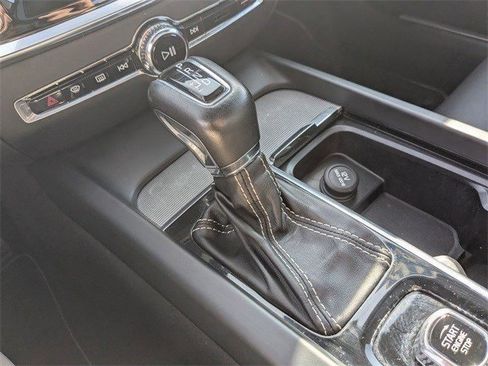 Used 2019 Volvo S60 T5 R-Design image 20