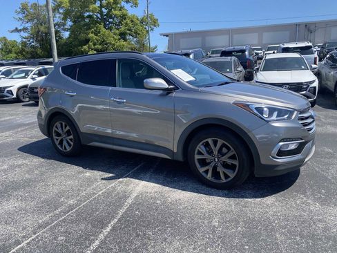 Used 2017 Hyundai Santa Fe Sport image 2