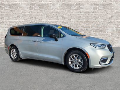 Used 2024 Chrysler Pacifica Touring-L
