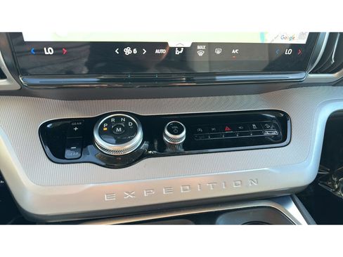 Used 2025 Ford Expedition Active AWD/4WD image 16