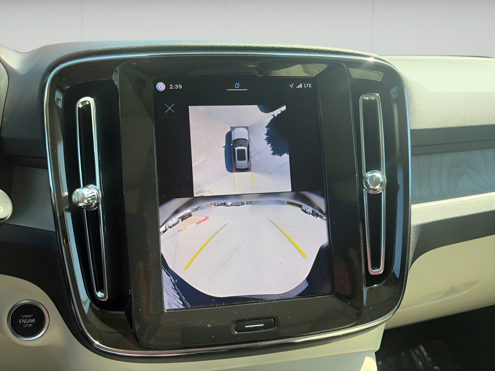 Used 2025 Volvo XC40 B5 Ultra AWD/4WD image 10
