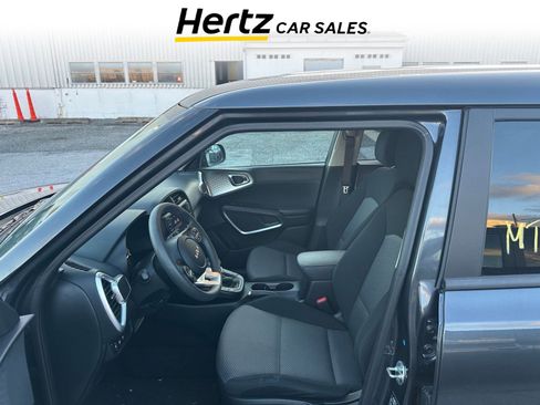 Used 2025 Kia Soul LX w/ LX Technology Package image 7