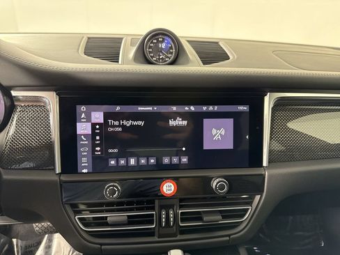 Certified 2026 Porsche Macan S AWD/4WD image 28