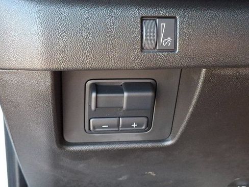 Used 2024 Chevrolet Colorado LT w/ LT Convenience Package II AWD/4WD image 31