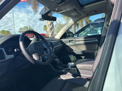 Used 2023 Volkswagen Atlas SE w/ Panoramic Sunroof Package image 4