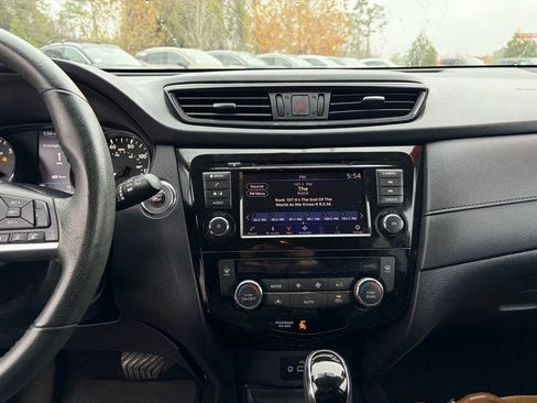 Certified 2018 Nissan Rogue SV image 20