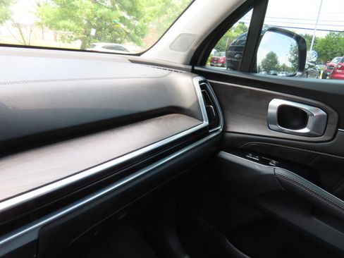 Used 2025 Kia Sorento SX AWD/4WD image 22