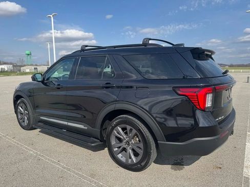 Used 2025 Ford Explorer Active w/ Active Comfort Package image 5