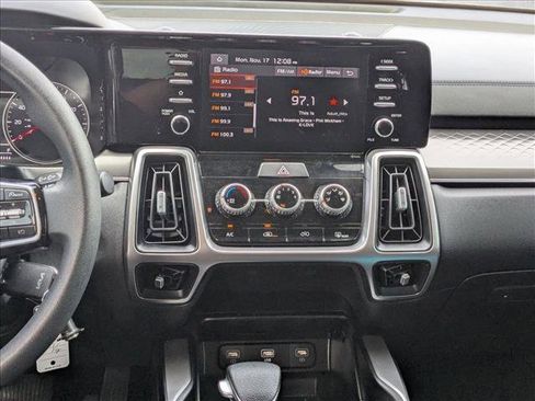 Used 2023 Kia Sorento LX image 13