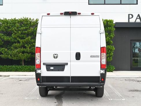 Used 2024 RAM ProMaster 2500 w/ Convenience Group FWD image 4