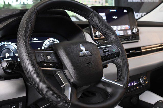 Used 2025 Mitsubishi Outlander SEL AWD/4WD image 31