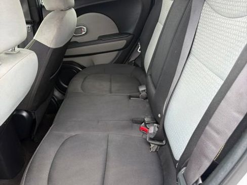 Used 2016 Kia Soul + FWD image 9