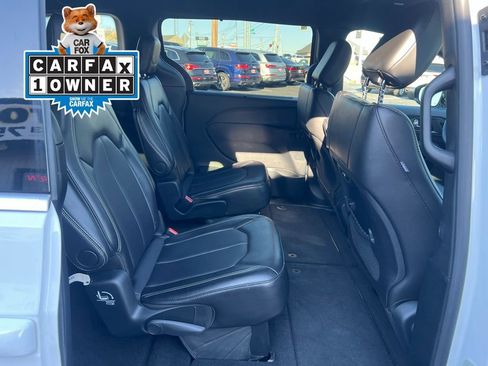 Used 2025 Chrysler Pacifica Select FWD image 23