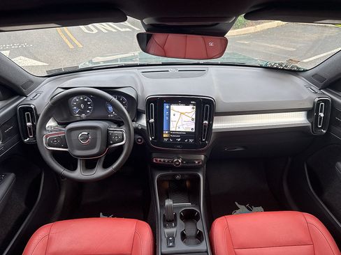 Used 2019 Volvo XC40 T5 Momentum AWD/4WD image 39