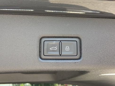 Used 2025 Audi Q5 Premium w/ Convenience Package AWD/4WD image 32
