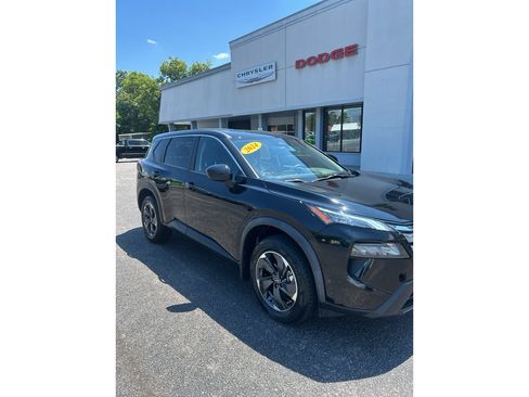 Used 2024 Nissan Rogue SV FWD image 2