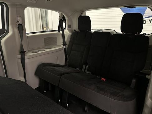 Used 2019 Dodge Grand Caravan SE FWD image 25