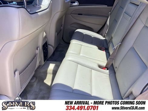 Used 2017 Jeep Grand Cherokee Overland w/ Jeep Active Safety Group AWD/4WD image 14