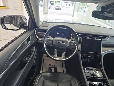 Used 2022 Jeep Grand Cherokee L Limited AWD/4WD image 12