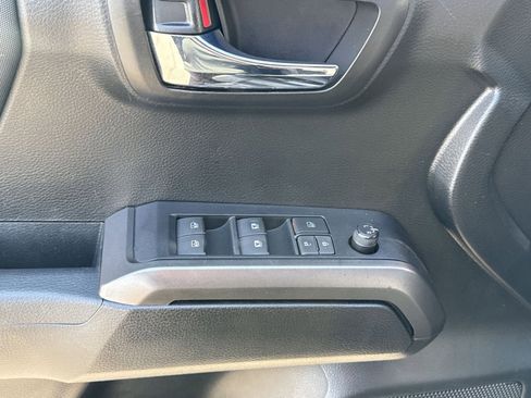 Used 2021 Toyota Tacoma TRD Sport AWD/4WD image 15