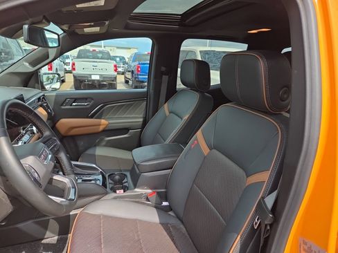 Used 2025 GMC Canyon AT4 w/ Technology Plus Package AWD/4WD image 8