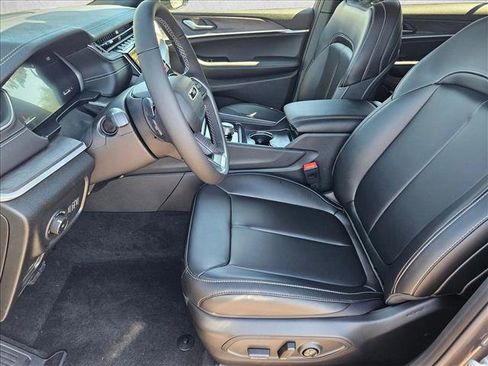 New 2025 Jeep Grand Cherokee L Limited w/ Black Appearance Package image 4