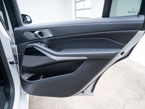 Used 2021 BMW ALPINA XB7 AWD/4WD image 27