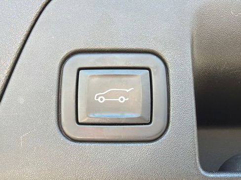 Used 2021 Buick Envision Essence w/ Technology Package I FWD image 19