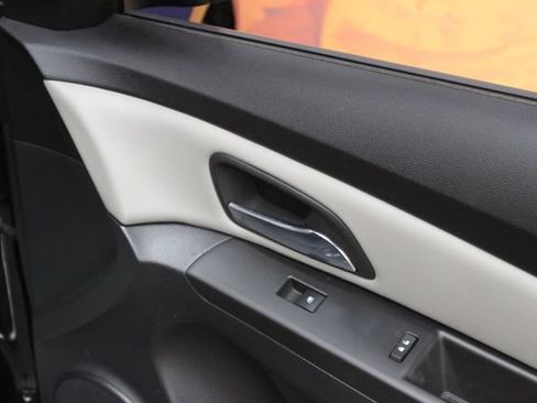 Used 2015 Chevrolet Cruze LS FWD image 11