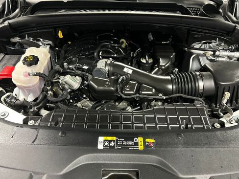 Used 2023 Jeep Grand Cherokee Laredo w/ Luxury Tech Group I image 26