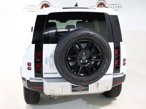 Used 2025 Land Rover Defender 110 S image 32