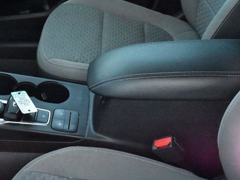 Used 2020 Ford Escape SE FWD image 19