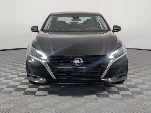 Used 2025 Nissan Altima 2.5 SV FWD image 3
