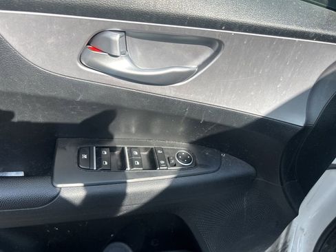 Used 2022 Kia Forte LXS image 7