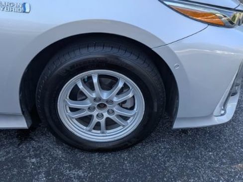 Used 2018 Toyota Prius Prime Advanced FWD image 11