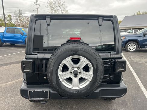 Used 2018 Jeep Wrangler Unlimited Sport S AWD/4WD image 6