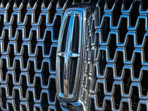 Used 2018 Lincoln Continental Reserve image 29