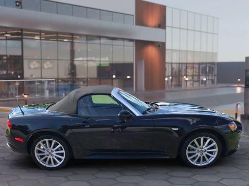 Used 2017 FIAT 124 Spider Lusso RWD image 19