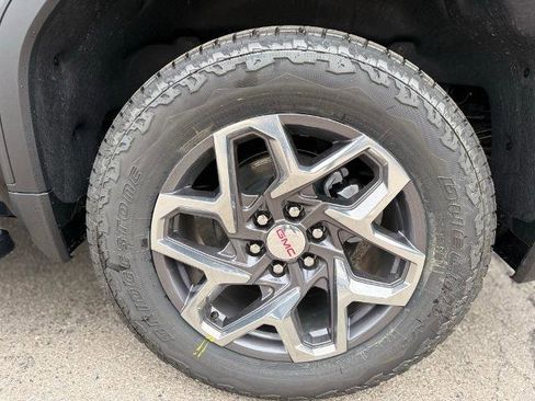 New 2026 GMC Sierra 1500 SLT image 8