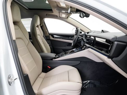 Certified 2025 Porsche Panamera 4 E-Hybrid AWD/4WD image 23