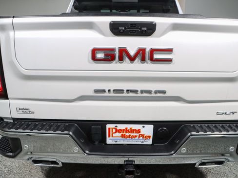 Used 2023 GMC Sierra 1500 SLT w/ SLT Premium Plus Package AWD/4WD image 8