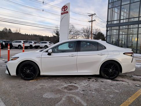 Used 2021 Toyota Camry XSE image 3