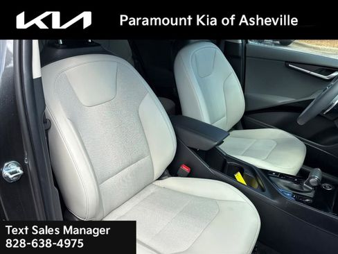 Certified 2025 Kia Niro EX image 20