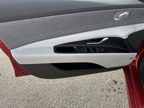 New 2025 Hyundai Elantra Limited FWD image 11