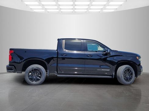 Used 2024 Chevrolet Silverado 1500 High Country w/ Midnight Edition AWD/4WD image 3